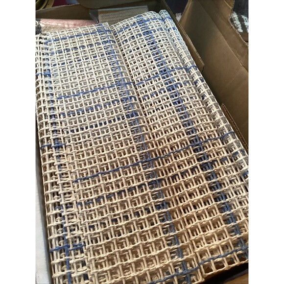 Caron Wonderart Latch Hook Kit 24"X34" Lab Puppies #426166 Vintage New In Box - Picture 11 of 14